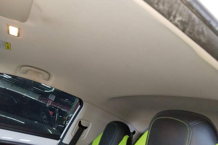 Used Roewe Clever 2021 302 km New Four-Seater Super-Efficient Version