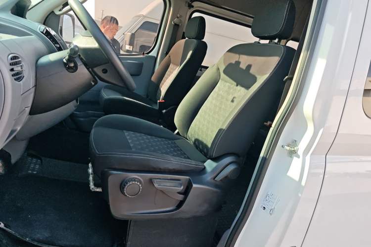 Used SAIC MAXUS Xintu V80 2021 2.0T Manual Classic Aoyuntong Short Wheelbase Mid-Height 7/8/9-Seater