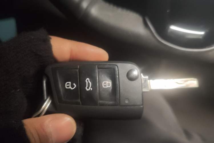 Used Volkswagen Golf Sportsvan 2016 1.6L Automatic Comfort Model Vehicle Key