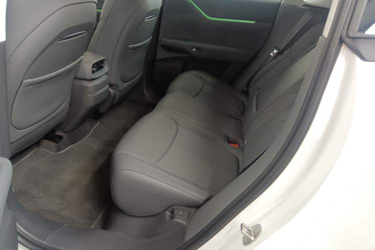 Used XPeng G6 2025 625 Long-Range Max Tech Edition Left Rear Seat