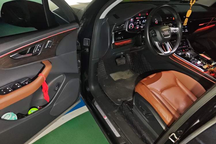 Used Audi Q7 2020 55 TFSI quattro S line sports model Driver Seat