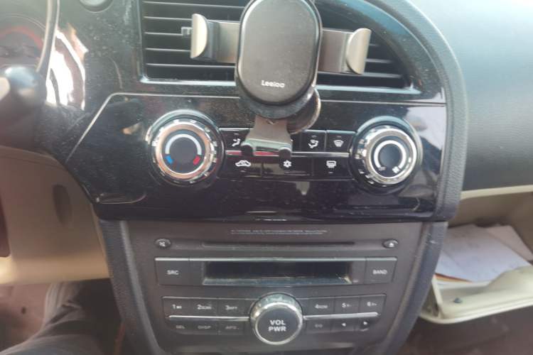 Used Soueast V3 Lingyue 2011 Revised Version 1.5L Manual – Style Edition Audio And AC Panel