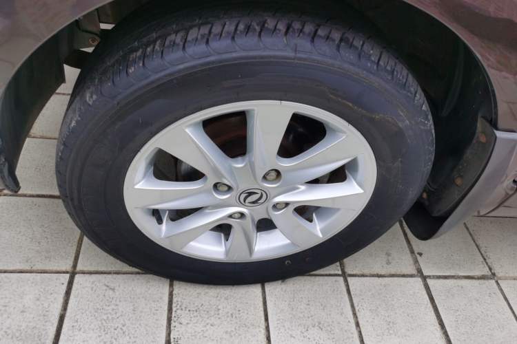Used Dongfeng Fengon 330 2019 1.5L 330S Manual Comfort Version China VI Standard Left Front Wheel Hub