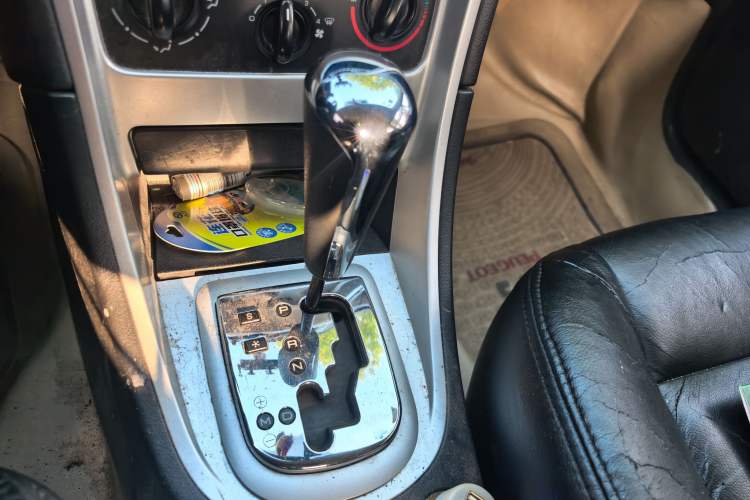 Used Peugeot 307 2010 Hatchback 1.6L Automatic Comfort Edition Gear Lever