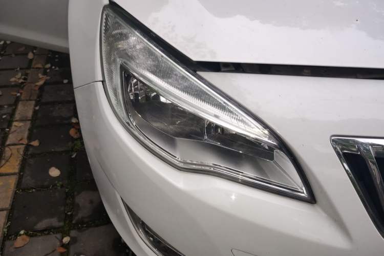 Used Buick GT 2014 XT 1.6L Automatic Fashion Edition Right Front Headlight