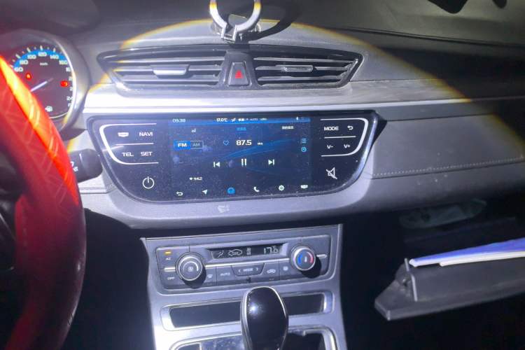 Used Geely Auto Emgrand 2019 Leading Edition 1.5L CVT Luxury Model China VI Standard Audio And AC Panel