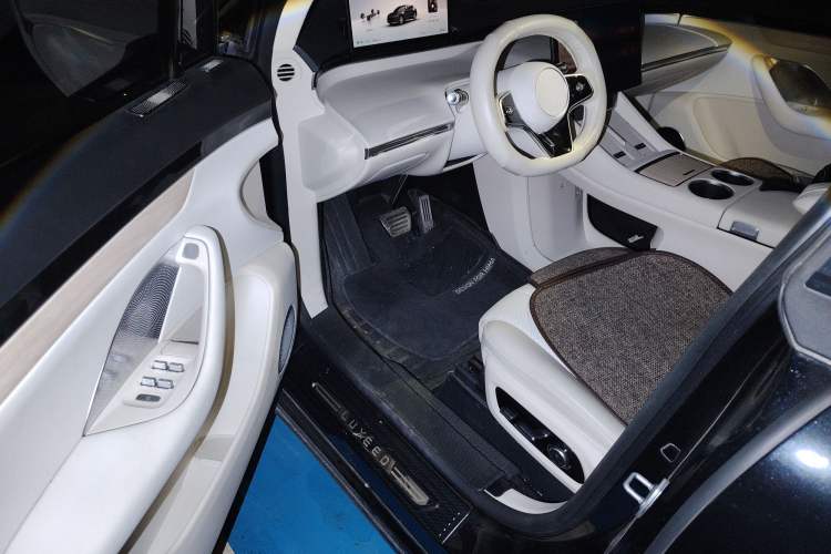 Used Hima Luxeed R7 2024 All-Electric 802 km Max
