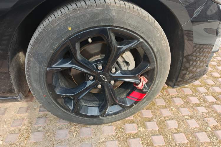 Used Chevrolet Malibu XL 2020 Redline 550T Automatic Sport Edition Right Front Wheel Hub