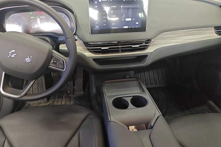 Used Hongqi E-QM5 2025 500km Range Commuter Version