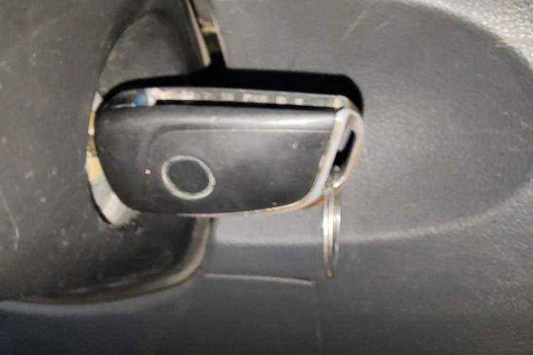 Used Wuling Rongguang V 2015 1.5L Base Version
