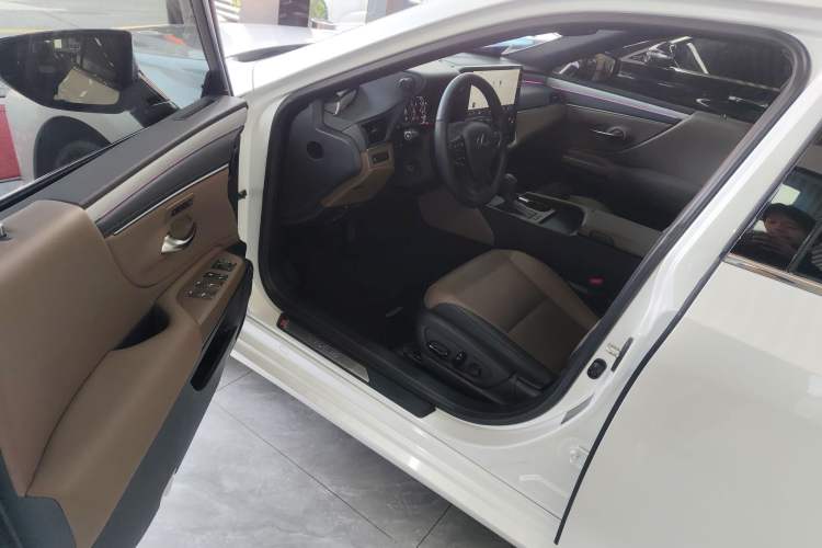 Used Lexus ES 2025 200 Premium Edition
