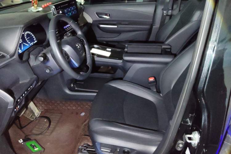 Used Toyota Granvia 2023 2.5L Hybrid Flagship VIP Edition Left Front Seat