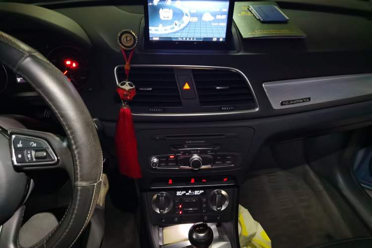 Used Audi Q3 2015 35 TFSI quattro Technology Edition Audio And AC Panel