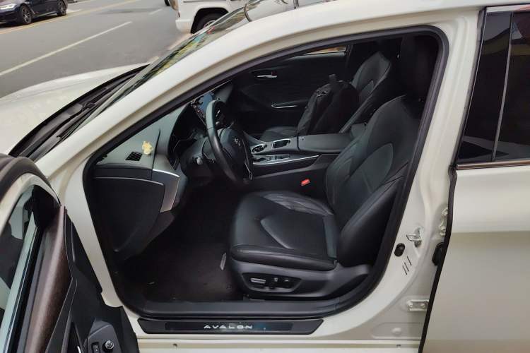 Used Toyota Avalon 2019 2.5L Touring Premium Version China VI Standard Left Front Seat
