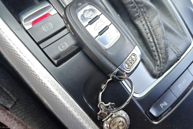 Used Audi A4L 2012 2.0 TFSI automatic standard version