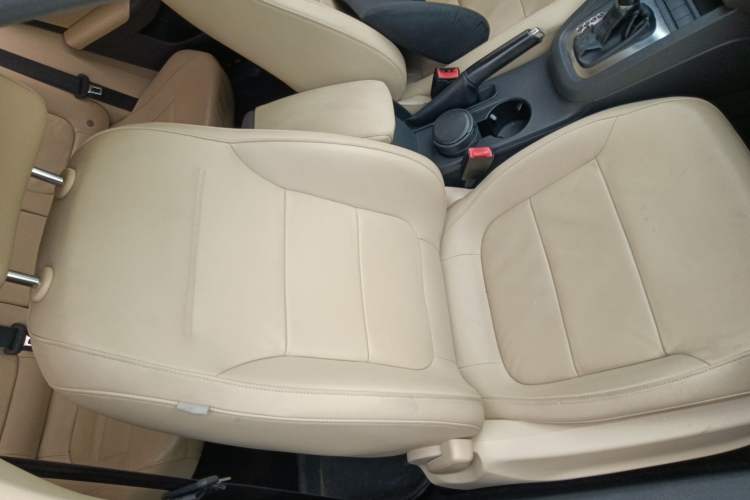 Used Volkswagen Sagitar 2014 Revised Version 1.6L Automatic Comfort Edition Right Front Seat