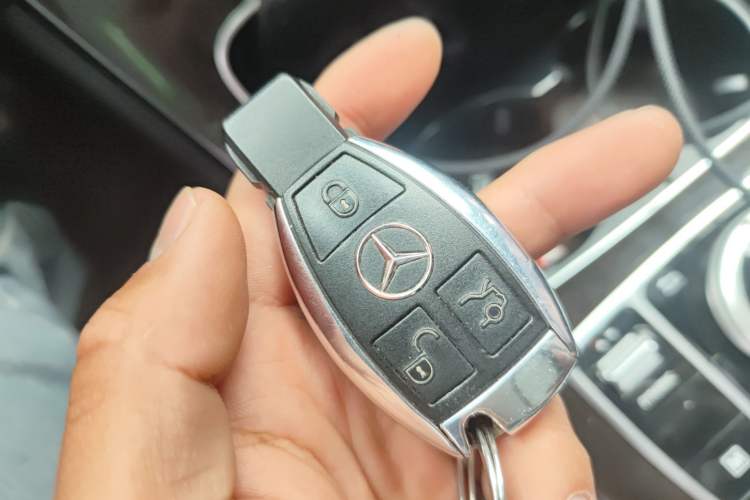 Used Mercedes-Benz GLC 2017 GLC 260 4MATIC Luxury Model Vehicle Key