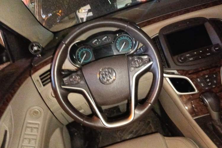 Used Buick LaCrosse 2013 2.4L SIDI Elite Comfort Version
