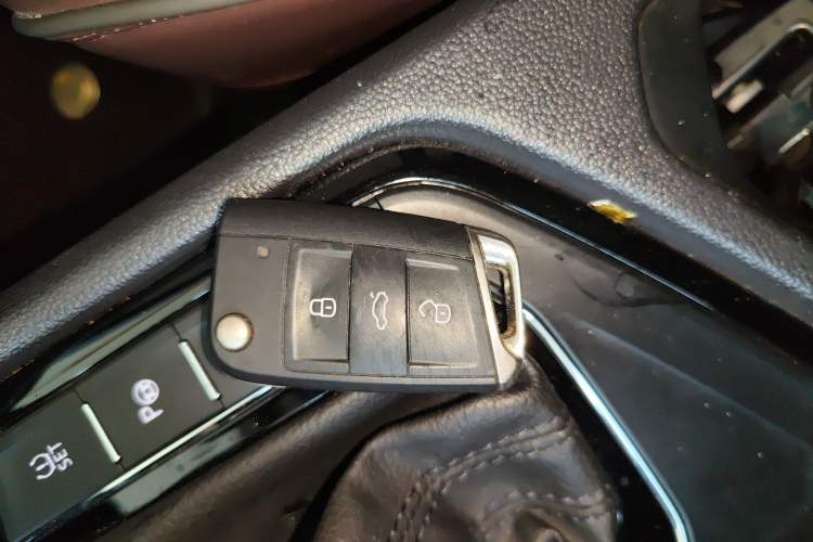 Used Volkswagen Tiguan L 2021 330TSI Automatic Two-Wheel Drive R-Line Enhanced Edition
