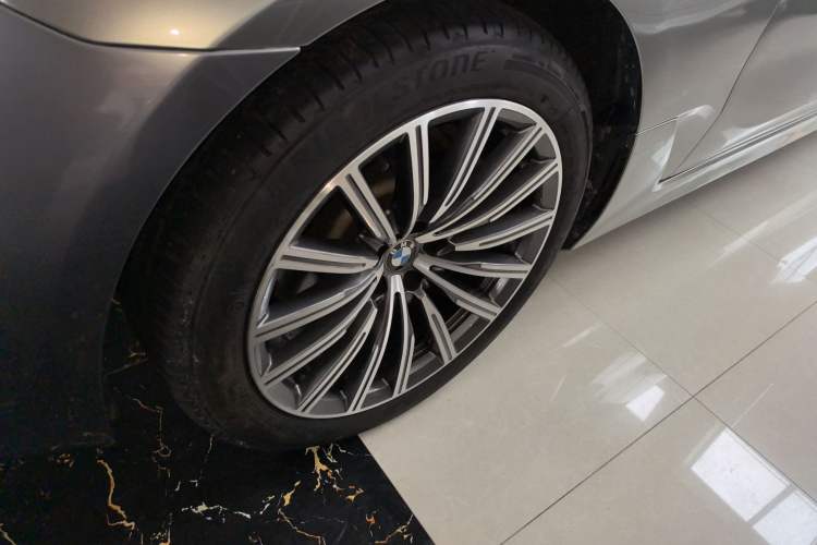 Used BMW 6 Series GT 2019 630i Luxury Design Package Left Front Wheel Hub