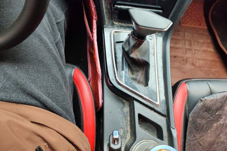 Used Venucia D60 2018 1.6L CVT Smart Connect Elite Edition Gear Lever