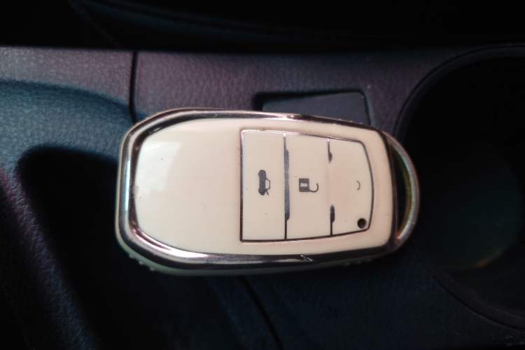 Used Toyota Levin 2016 Dual-Engine 1.8H GS E-CVT Elite Model with Sunroof Vehicle Key