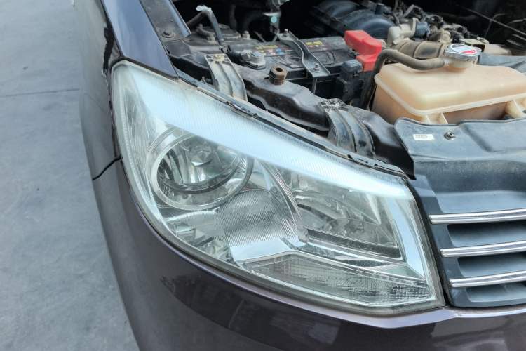 Used Dongfeng Fengon 330 2014 1.5L Manual Standard Edition DK15-02 Right Front Headlight
