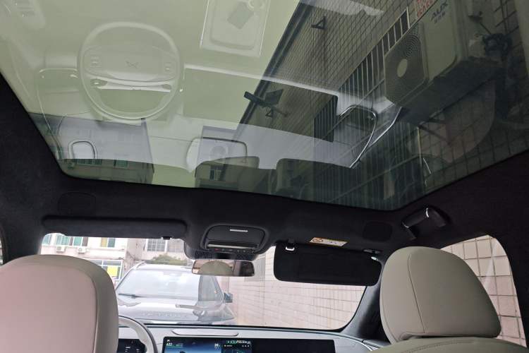 Used XPeng G9 2025 625 Long-Range Max Headliner