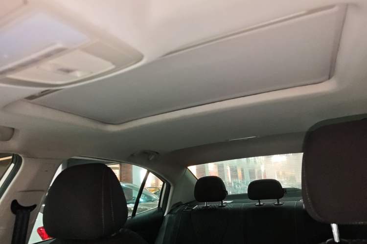 Used Roewe i5 2020 1.5L Automatic 4G Connected Linghao Edition Headliner