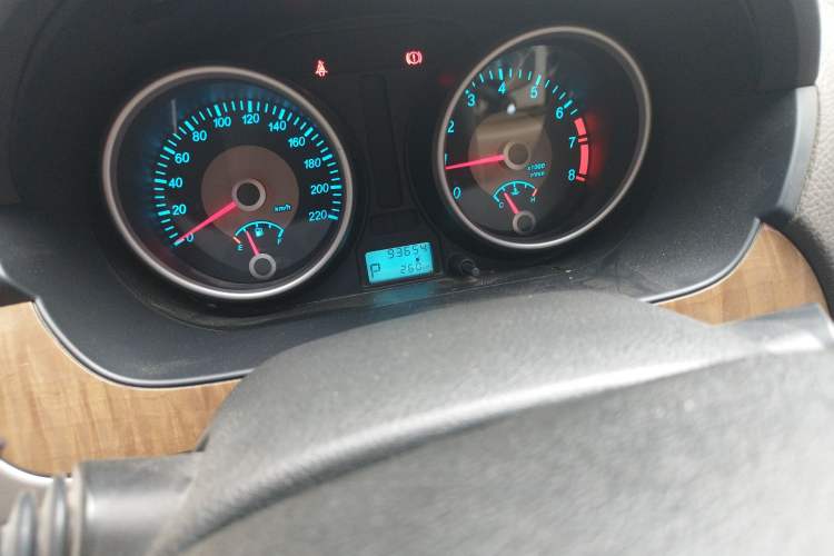 Used Buick Excelle 2015 1.5L Automatic Classic Model Odometer Close Up