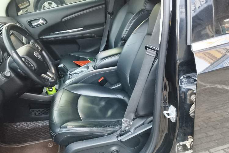 Used Dodge Journey 2016 2.4L Two-Wheel-Drive Touring Edition Left Front Seat