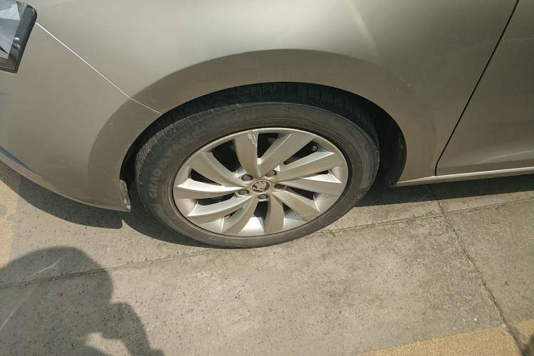 Used Skoda Rapid 2018 1.6L Automatic Comfort Edition Left Front Wheel Hub