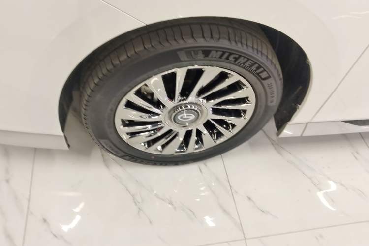 Used GAC Trumpchi M8 2023 Zongshi Series Dual-Motor Supreme Edition Left Front Wheel Hub