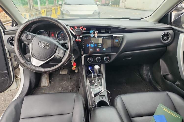 Used Toyota Corolla 2017 Revised Version 1.2T S-CVT GL-i Center Console