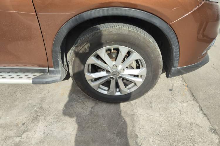 Used Nissan X-Trail 2014 2.5L CVT Leading Edition 4WD
