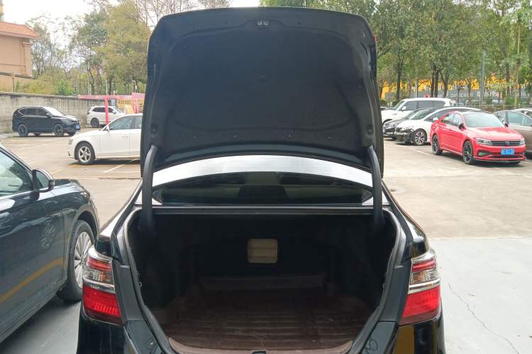 Used Toyota Camry 2016 2.0G 10th Anniversary Leading Edition
