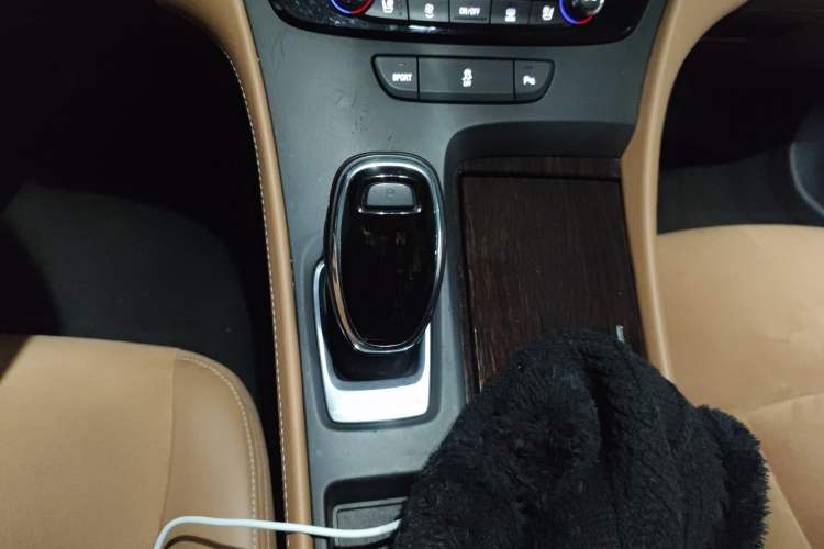 Used Buick LaCrosse 2016 20T Elite Edition Gear Lever