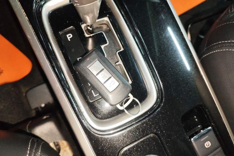 Used Mitsubishi Outlander 2016 2.4L 4x4 Elite Edition 5 Seats Vehicle Key