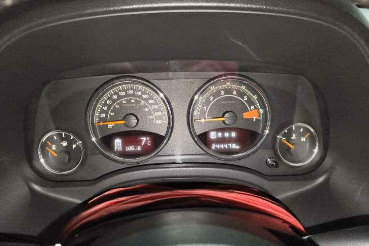 Used Jeep Compass 2014 2.0L two-wheel drive luxury version Instrument Cluster