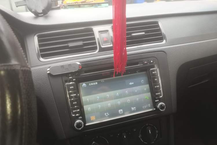 Used Volkswagen Santana 2015 1.6L Manual Fashion Edition