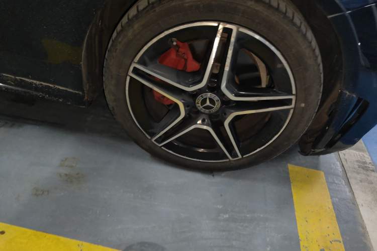 Used Mercedes-Benz C-Class 2021 C 260 Star Edition Right Front Wheel Hub