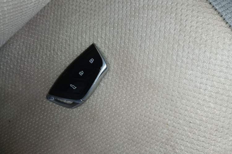 Used SAIC MAXUS Dana V1 2025 V1 Long-Wheelbase High-Roof Cargo Version (50 kWh) Vehicle Key