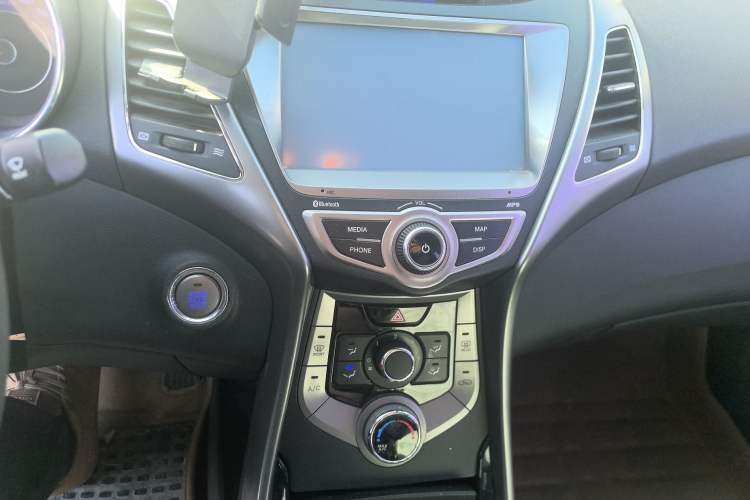 Used Hyundai Elantra (5th Generation / Langdong) 2013 1.6L Automatic Leading Model Audio And AC Panel