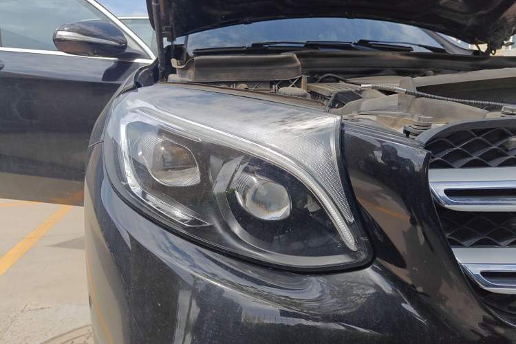 Used Mercedes-Benz GLC 2018 GLC 300 4MATIC Sport Edition Right Front Headlight