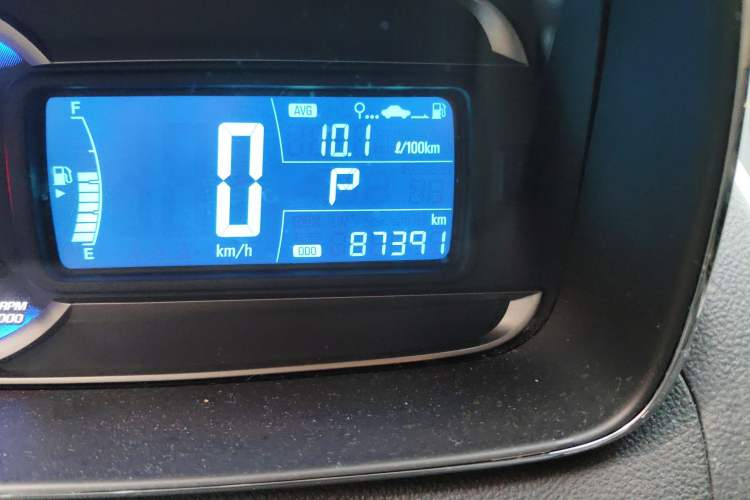 Used Chevrolet Trax 2016 1.4T Automatic Two-Wheel Drive Comfort Version with Sunroof Odometer Close Up