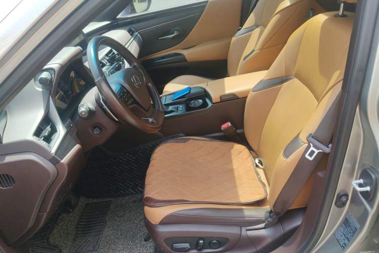 Used Lexus ES 2020 300h Premier Edition