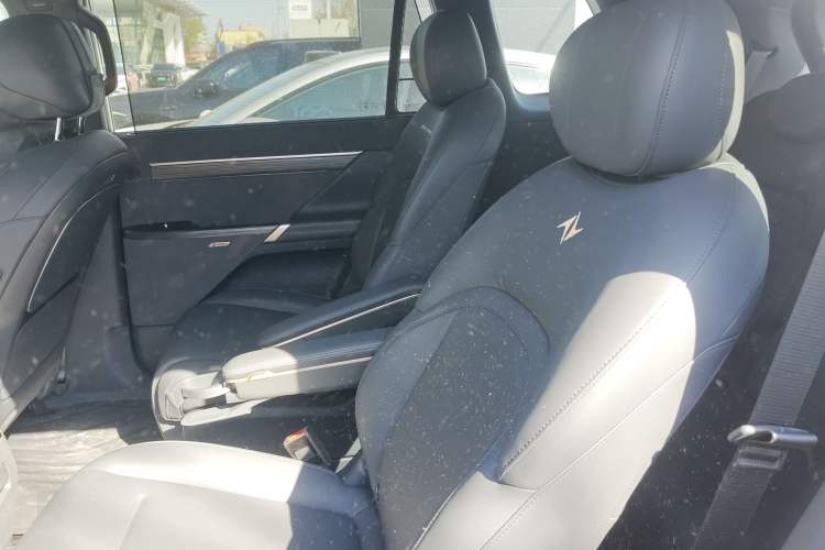 Used Dongfeng eπ eπ008 2024 210Max Range-Extended Version 6 Seats Left Rear Seat