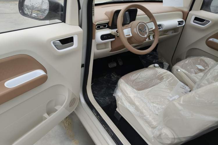 Used Wuling Hongguang MINIEV 2024 3rd Generation 215km Youth Edition
