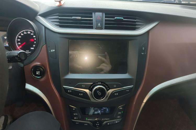 Used BYD G5 2014 1.5TI Manual Luxury Edition
