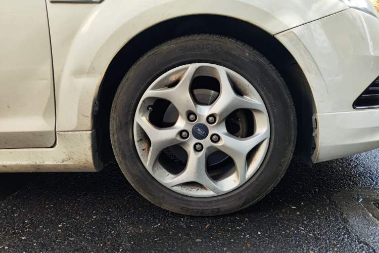 Used Ford Focus 2014 Hatchback Classic 1.8L Manual in Cool White Collector's Edition